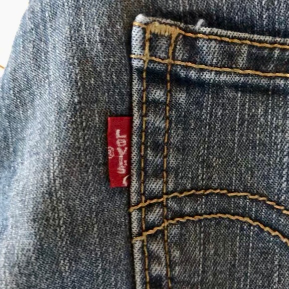 Levi’s Classic Capris - Picture 3 of 8
